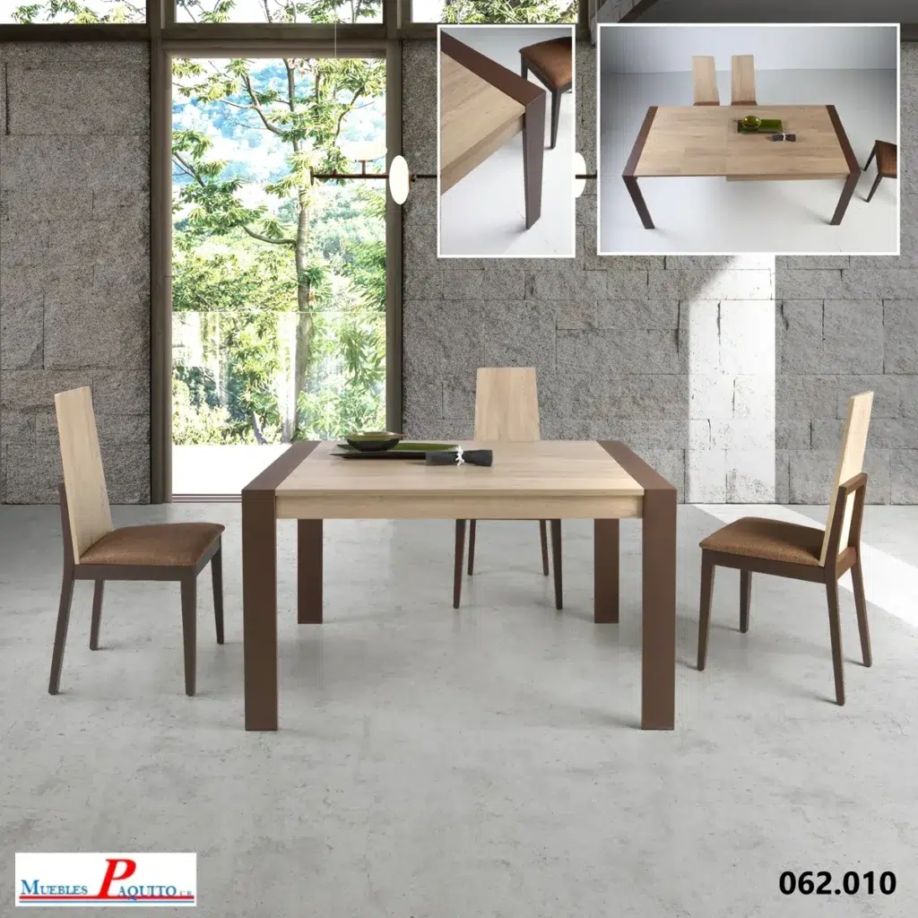 mesa de comedor de madera clara en comedor moderno luminoso